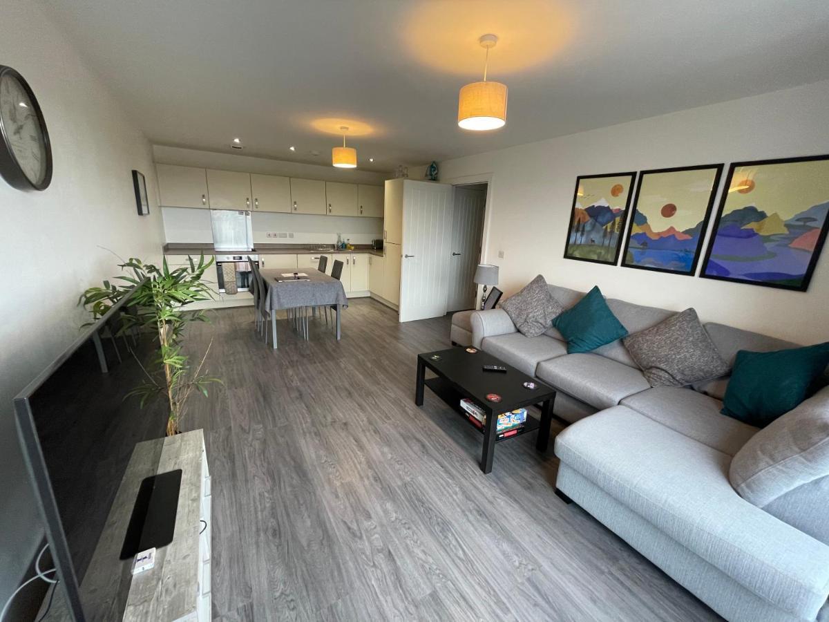 Balcony Marina Apartment With City Skyline Views - Free Secure Parking Manchester Exterior photo