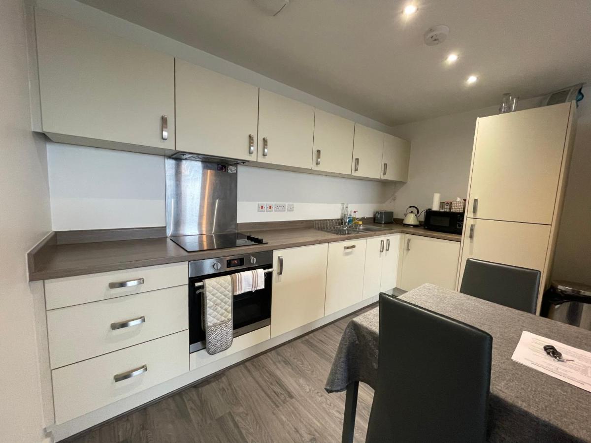Balcony Marina Apartment With City Skyline Views - Free Secure Parking Manchester Exterior photo