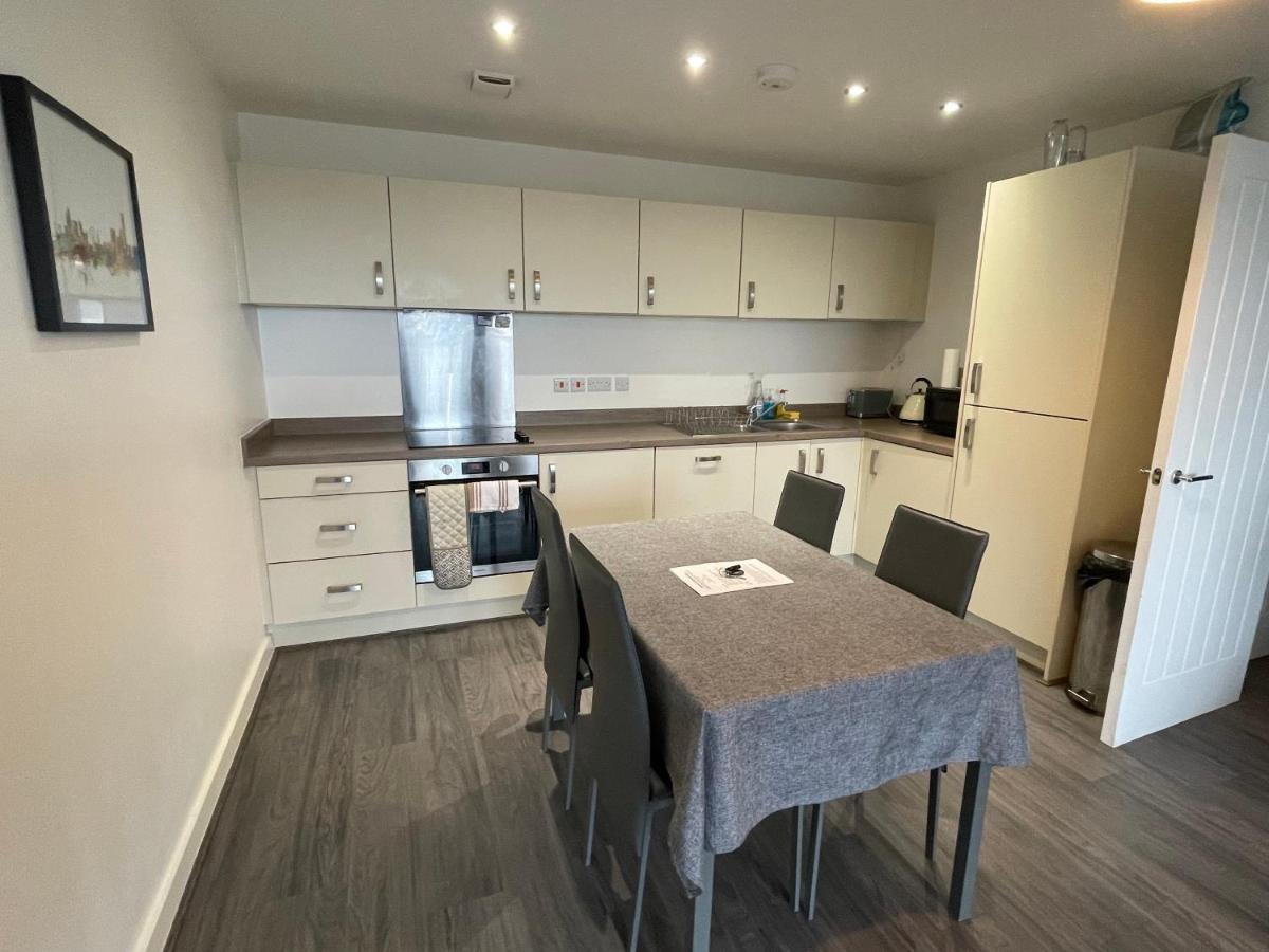 Balcony Marina Apartment With City Skyline Views - Free Secure Parking Manchester Exterior photo