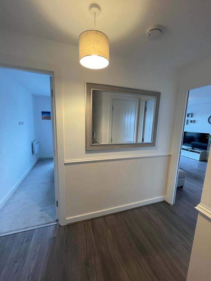 Balcony Marina Apartment With City Skyline Views - Free Secure Parking Manchester Exterior photo